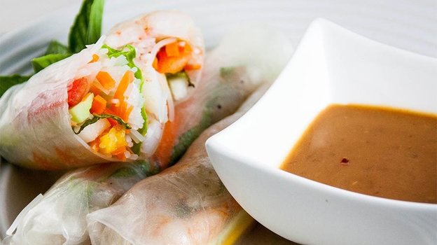 Роллы с рисовой бумагой. Фото drugpovar.ru Роллы с рисовой бумагой. Фото drugpovar.ru