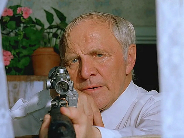 Кадр из фильма «Ворошиловский стрелок». Кадр из фильма «Ворошиловский стрелок».