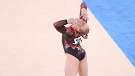 «Тренер тянула за купальник с такой силой, что он врезался гимнастке между ягодиц». Как в Канаде издевались над спортсменками