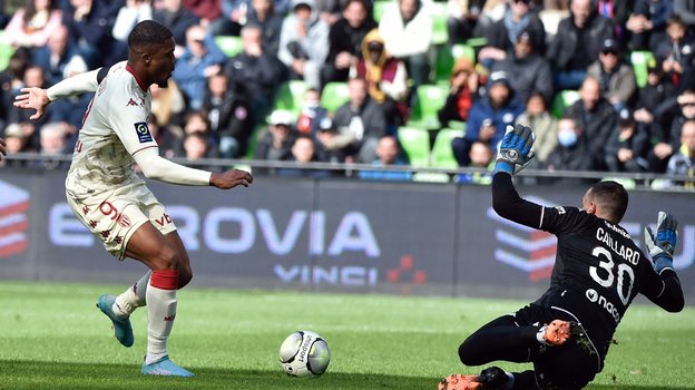 Нападающий «Монако» Майрон Боаду забивает гол «Метцу». Фото AFP Нападающий «Монако» Майрон Боаду забивает гол «Метцу». Фото AFP