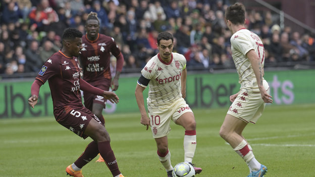 Виссам Бен-Йеддер и Александр Головин в матче «Метц» — «Монако». Фото Global Look Press Виссам Бен-Йеддер и Александр Головин в матче «Метц» — «Монако». Фото Global Look Press