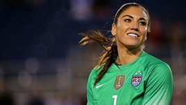 Американскую футболистку обвиняют в пьяном вождении и жестоком обращении с детьми. Ее нашли без сознания за рулем