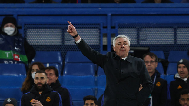 Карим Бензема (слева) и Карло Анчелотти. Фото AFP Карим Бензема (слева) и Карло Анчелотти. Фото AFP