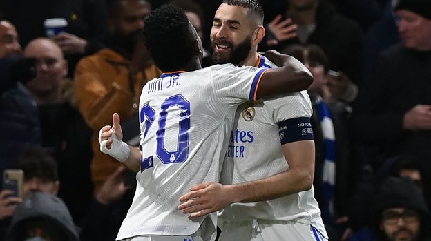 Винисиус Жуниор обнимает Карима Бензема. Фото AFP Винисиус Жуниор обнимает Карима Бензема. Фото AFP