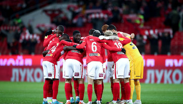 Футболисты «Спартака» перед матчем.