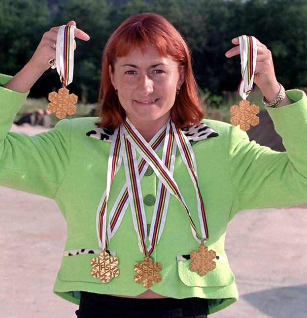 Елена Вяльбе с медалями. Фото Игорь Уткин, архив «СЭ» Елена Вяльбе с медалями. Фото Игорь Уткин, архив «СЭ»