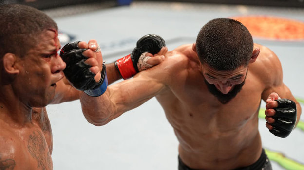 Гилберт Бернс и Хамзат Чимаев. Фото Jeff Bottari/Zuffa LLC Гилберт Бернс и Хамзат Чимаев. Фото Jeff Bottari/Zuffa LLC