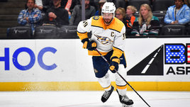 Швейцарский защитник идет на фантастический результат! Он набирает больше очков, чем Овечкин, и может выбить сотню