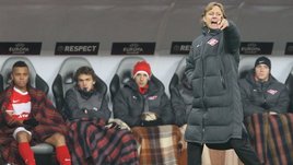 Фанаты хотели разорвать тренера «Спартака» после разгрома. Карпин наорал на них и остался невредим