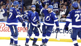 Кросби снова догнал Овечкина, российский новичок выдал лучший матч сезона, Кучеров спас «Тампу»