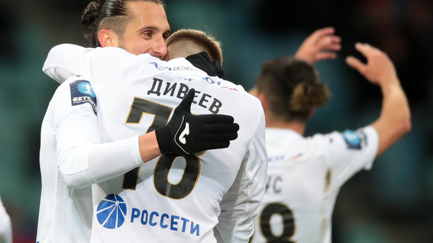 Юсуф Языджи обнимает Игоря Дивеева. Фото Денис Тырин, ПФК ЦСКА Юсуф Языджи обнимает Игоря Дивеева. Фото Денис Тырин, ПФК ЦСКА