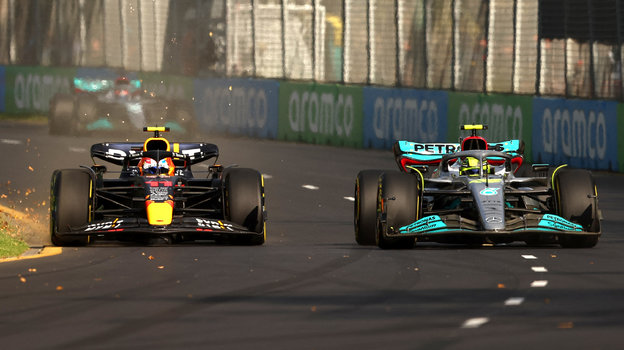 Серхио Перес и Льюис Хэмилтон. Фото Reuters Серхио Перес и Льюис Хэмилтон. Фото Reuters