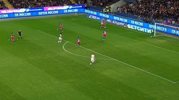 Эпизод матча ЦСКА — «Спартак» — 0:1. Передача Бакаева. Эпизод матча ЦСКА — «Спартак» — 0:1. Передача Бакаева.