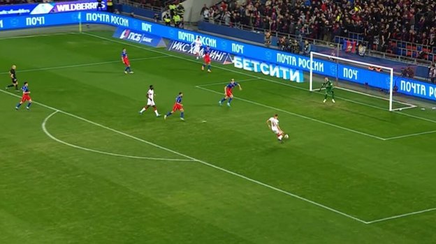 Эпизод матча ЦСКА — «Спартак» — 0:1. Передача Бакаева. Эпизод матча ЦСКА — «Спартак» — 0:1. Передача Бакаева.