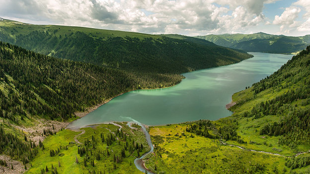 Кучерлинское озеро на Алтае. Фото Global Look Press Кучерлинское озеро на Алтае. Фото Global Look Press