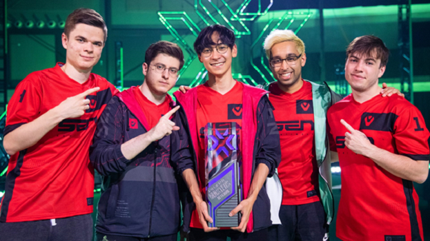 TenZ (в центре). Фото Sentinels TenZ (в центре). Фото Sentinels