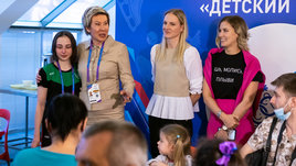 «Он хочет снова тренироваться, но в нем еще живет тот страх...» Алла Шишкина побывала на встрече с беженцами
