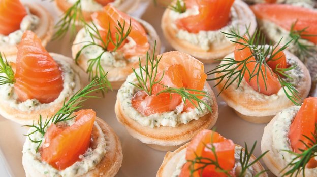 Тарталетки с рыбой. Фото attuale.ru Тарталетки с рыбой. Фото attuale.ru