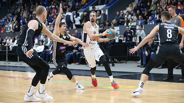 Алексей Швед с мячом. Фото ПБК ЦСКА Алексей Швед с мячом. Фото ПБК ЦСКА