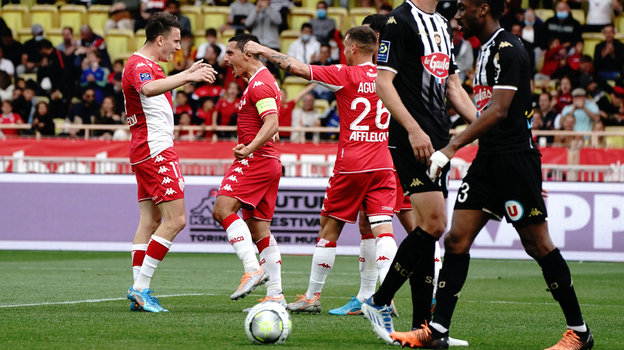 Александр Головин поздравляет с голом Виссама Бен Йеддера. Фото Global Look Press Александр Головин поздравляет с голом Виссама Бен Йеддера. Фото Global Look Press