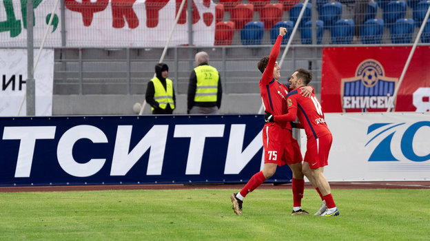 Андрей Окладников (слева). Фото ФК «Енисей» Андрей Окладников (слева). Фото ФК «Енисей»