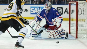 Игорь Шестеркин в воротах «Рейнджерс».