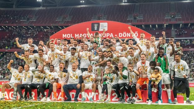 Станислав Черчесов после завоевания Кубка Венгрии. Фото Личный архив Станислава Черчесова Станислав Черчесов после завоевания Кубка Венгрии. Фото Личный архив Станислава Черчесова