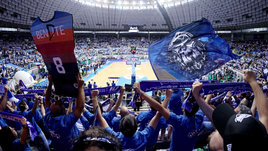 «ГазМяс» наяву или красивый жест? В Испании игроков поставили на колени перед фанатами