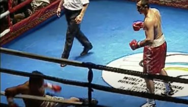 Первый бой Александра Лебзяка в профессиональном боксе.