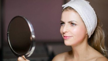 Уход за кожей лица требует внимания.