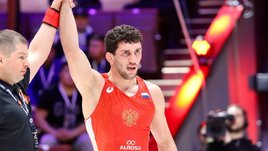 Выходят на арену силачи. Власов и Сидаков — среди первых чемпионов Борцовской лиги Поддубного