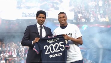 Килиан Мбаппе (справа) и президент «ПСЖ» Нассер Аль-Хелаифи.