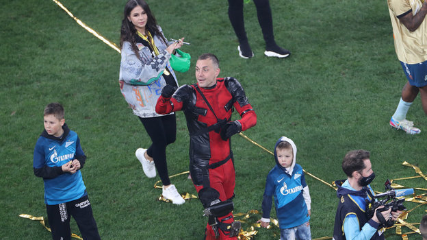 Артем Дзюба в костюме Дэдпула. Фото Александр Федоров, «СЭ» / Canon EOS-1D X Mark II Артем Дзюба в костюме Дэдпула. Фото Александр Федоров, «СЭ» / Canon EOS-1D X Mark II