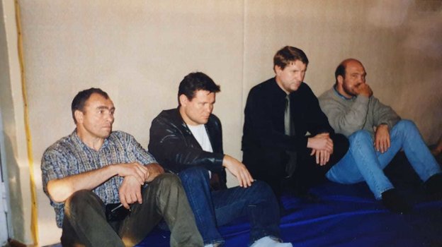 Первая половина 2000-х. Олег Тактаров в Екатеринбурге. Николай Зуев — второй справа. Фото Из личного архива Николая Зуева Первая половина 2000-х. Олег Тактаров в Екатеринбурге. Николай Зуев — второй справа. Фото Из личного архива Николая Зуева