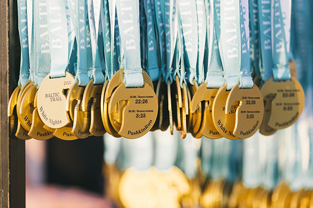 Медали Балтийского трейла «Белые ночи». Фото pushkin-run.ru/whitenights Медали Балтийского трейла «Белые ночи». Фото pushkin-run.ru/whitenights