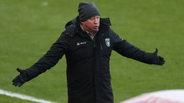 «Рубин» оставил Слуцкого даже после вылета в ФНЛ. Почему в Казани так верят в тренера?