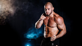 «Из окна высунулась рука с пистолетом. Стали стрелять. Мне в плечо попало». Бурная молодость Ивана Штыркова