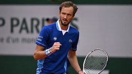 Медведев одержал первую победу на грунте в 2022-м. Россиянин — во втором круге «Ролан Гаррос»