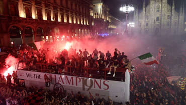 Чемпионский парад «Милана».