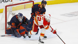 Вратарь «Эдмонтона» пропустил эпичный гол через всю площадку, но его команда снова обыграла фаворита!