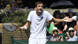 Кидал монеты в судью и проигрывал из-за дождя. У Медведева были непростые отношения с Уимблдоном и до санкций