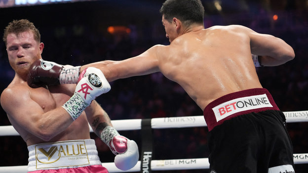 Сауль Альварес (слева) и Дмитрий Бивол. Фото USA Today Sports Сауль Альварес (слева) и Дмитрий Бивол. Фото USA Today Sports