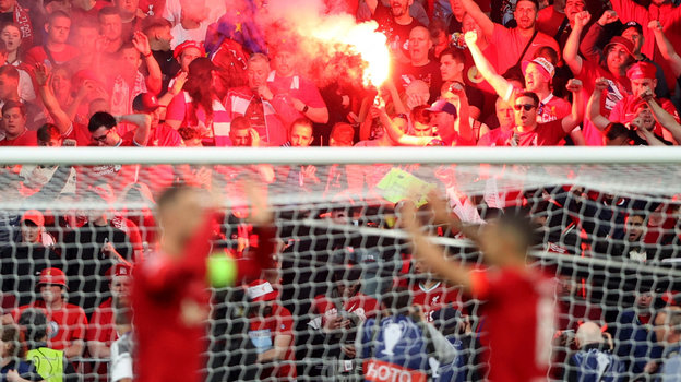 Фанаты на матч «Ливерпуль» — «Реал». Фото Reuters Фанаты на матч «Ливерпуль» — «Реал». Фото Reuters