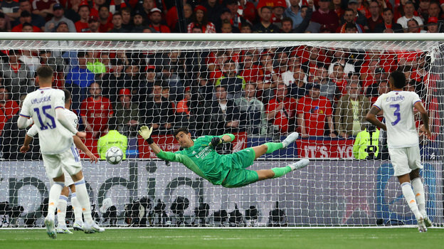 Одно из спасений Тибо Куртуа против Мохамеда Салаха. Фото Reuters Одно из спасений Тибо Куртуа против Мохамеда Салаха. Фото Reuters