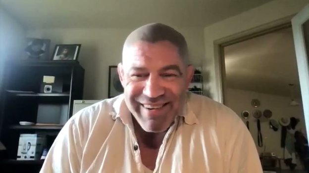 Марк Шульц после установки зубных имплантов. Фото Скриншот из интервью Марк Шульц после установки зубных имплантов. Фото Скриншот из интервью