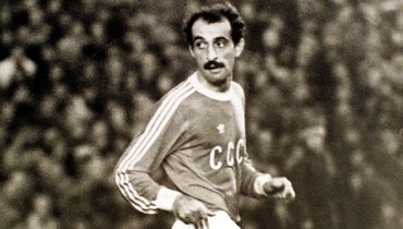 Давида Кипиани, игрока сборной СССР, не включили в список кандидатов на участие в ЧМ-82, и он ушел из футбола.