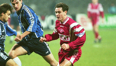 Дмитрий Аленичев во время «золотого» матча с «Ротором» в 1997 году.