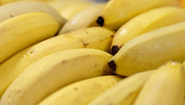 Употреблять бананы полезно людям с проблемами ЖКТ.