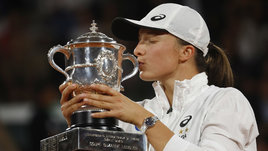 Свентек выигрывает «Ролан Гаррос» и повторяет рекорд старшей Уильямс