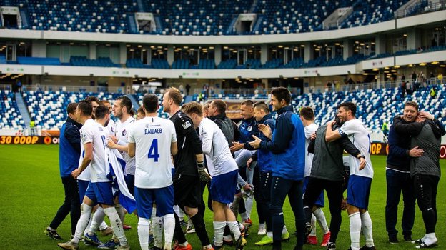 Футболисты «Факела» радуются выходу в РПЛ. Фото пресс-служба «Факела» Футболисты «Факела» радуются выходу в РПЛ. Фото пресс-служба «Факела»